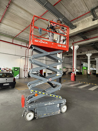 Demonstração de Plataforma Elevatória em Altura